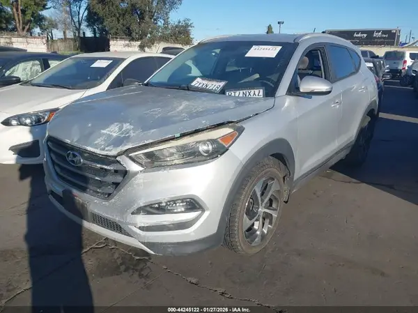 KM8J33A29HU355746 2017 HYUNDAI TUCSON - Image 2