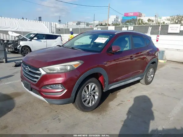 KM8J33A29HU372403 2017 HYUNDAI TUCSON - Image 2