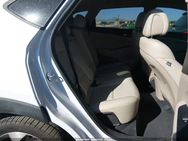 KM8J33A29HU386768 2017 HYUNDAI TUCSON - Image 8