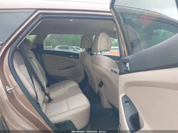 KM8J33A29HU389413 2017 HYUNDAI TUCSON - Image 8