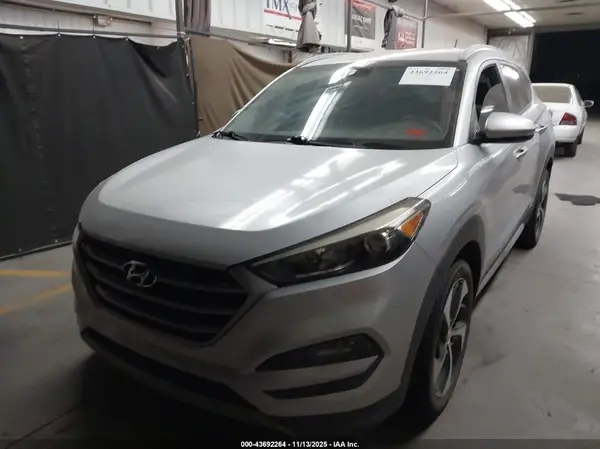 KM8J33A29HU390500 2017 HYUNDAI TUCSON - Image 2