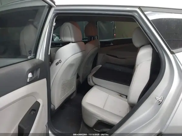 KM8J33A29HU390500 2017 HYUNDAI TUCSON - Image 8