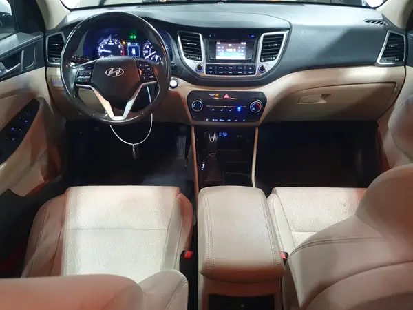 KM8J33A29HU390643 2017 HYUNDAI TUCSON - Image 8