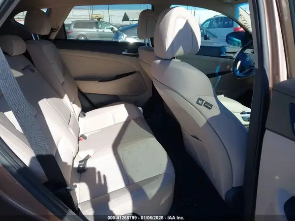 KM8J33A29HU402239 2017 HYUNDAI TUCSON - Image 8