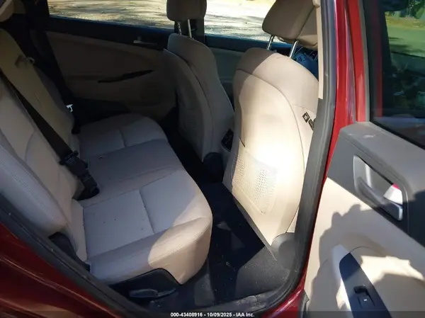 KM8J33A29HU422166 2017 HYUNDAI TUCSON - Image 8