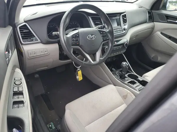KM8J33A29HU422622 2017 HYUNDAI TUCSON - Image 8