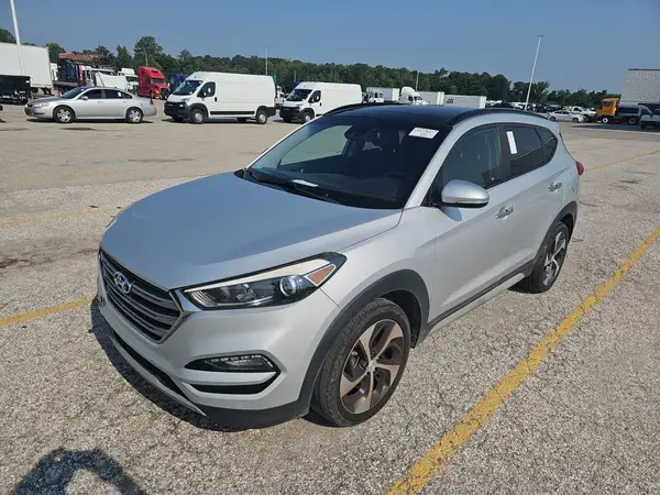 KM8J33A29HU453367 2017 HYUNDAI TUCSON - Image 2