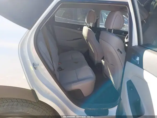 KM8J33A29HU474557 2017 HYUNDAI TUCSON - Image 8