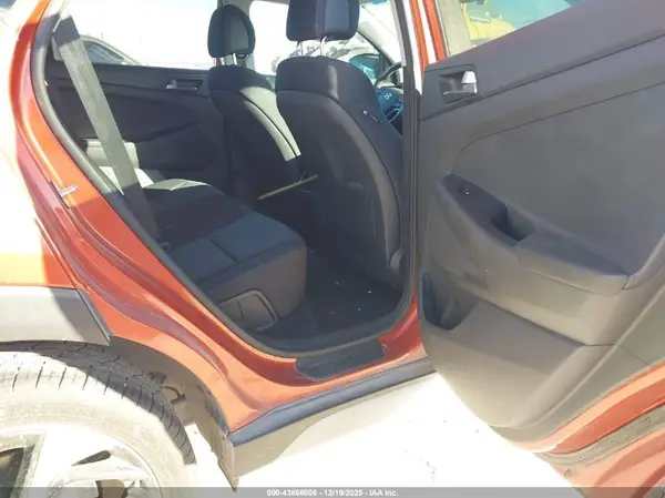 KM8J33A29HU474851 2017 HYUNDAI TUCSON - Image 8
