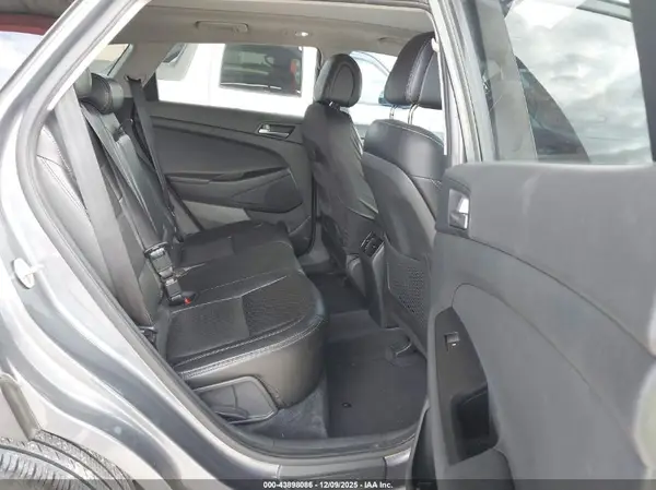 KM8J33A29HU485302 2017 HYUNDAI TUCSON - Image 8