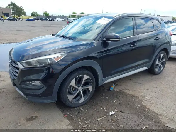 KM8J33A29HU486627 2017 HYUNDAI TUCSON - Image 2