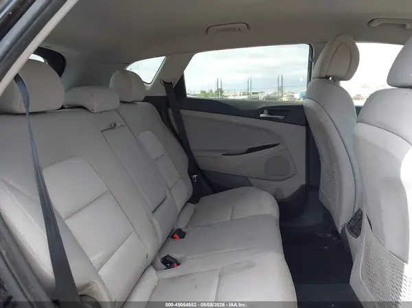 KM8J33A29HU486627 2017 HYUNDAI TUCSON - Image 8