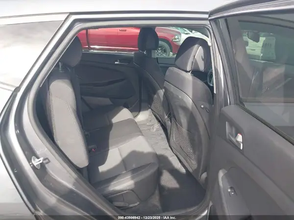 KM8J33A29HU492072 2017 HYUNDAI TUCSON - Image 8