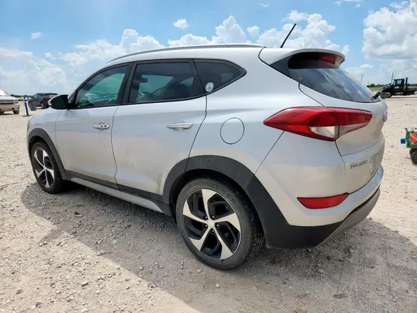 KM8J33A29HU493657 2017 HYUNDAI TUCSON - Image 2