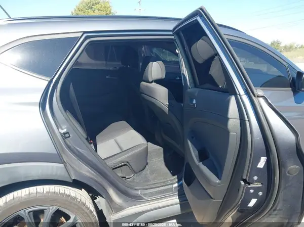 KM8J33A29HU506228 2017 HYUNDAI TUCSON - Image 8