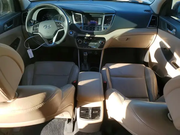 KM8J33A29HU524972 2017 HYUNDAI TUCSON - Image 8