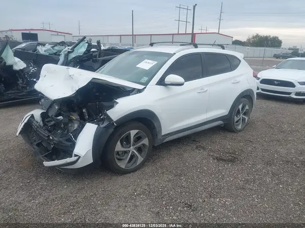 KM8J33A29HU553582 2017 HYUNDAI TUCSON - Image 2