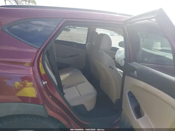 KM8J33A29HU557633 2017 HYUNDAI TUCSON - Image 8