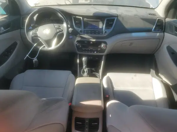 KM8J33A29HU558443 2017 HYUNDAI TUCSON - Image 8