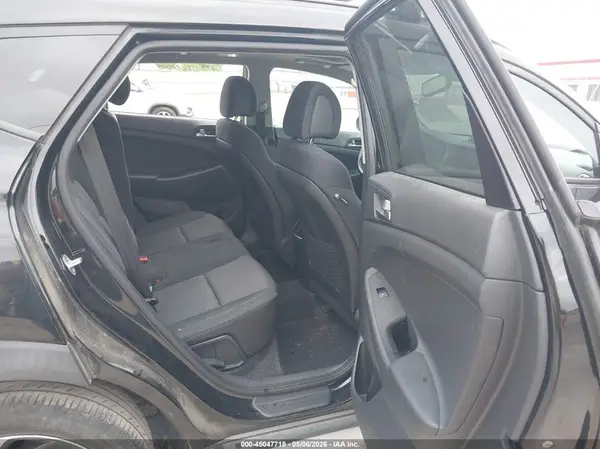 KM8J33A29HU559592 2017 HYUNDAI TUCSON - Image 8