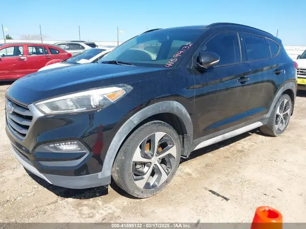 KM8J33A29JU637083 2018 HYUNDAI TUCSON - Image 2