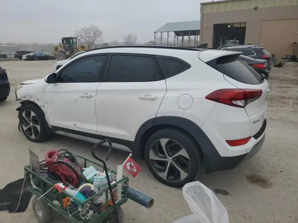 KM8J33A29JU700120 2018 HYUNDAI TUCSON - Image 2