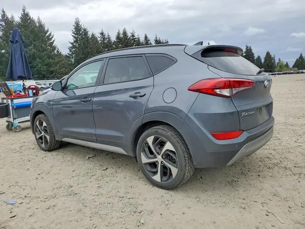 KM8J33A29JU804543 2018 HYUNDAI TUCSON - Image 2