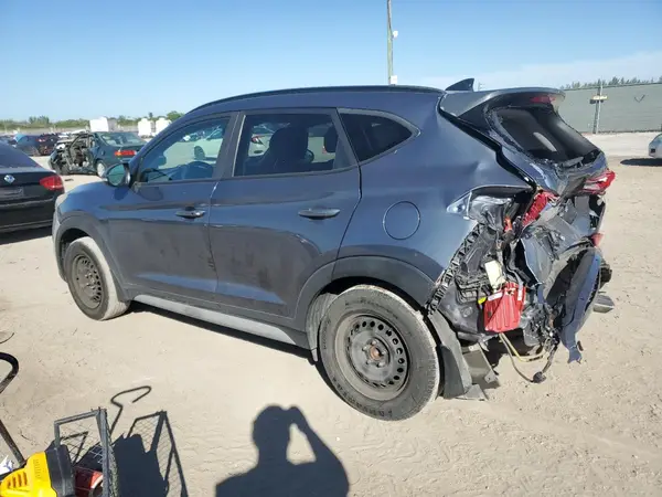 KM8J33A29JU806776 2018 HYUNDAI TUCSON - Image 2