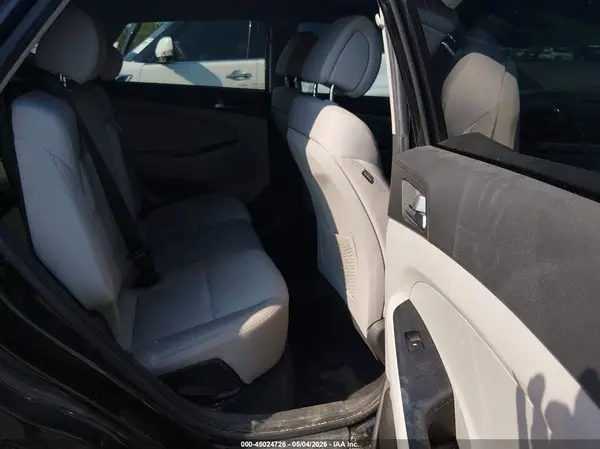 KM8J33A2XGU026150 2016 HYUNDAI TUCSON - Image 8