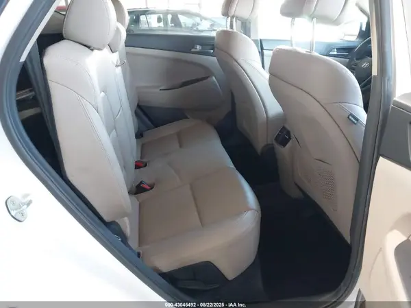 KM8J33A2XGU026519 2016 HYUNDAI TUCSON - Image 8