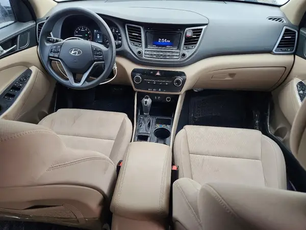 KM8J33A2XGU034541 2016 HYUNDAI TUCSON - Image 8