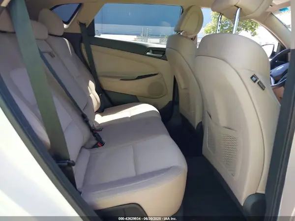 KM8J33A2XGU047015 2016 HYUNDAI TUCSON - Image 8