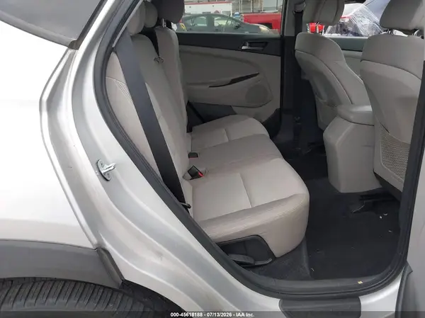 KM8J33A2XGU081617 2016 HYUNDAI TUCSON - Image 8