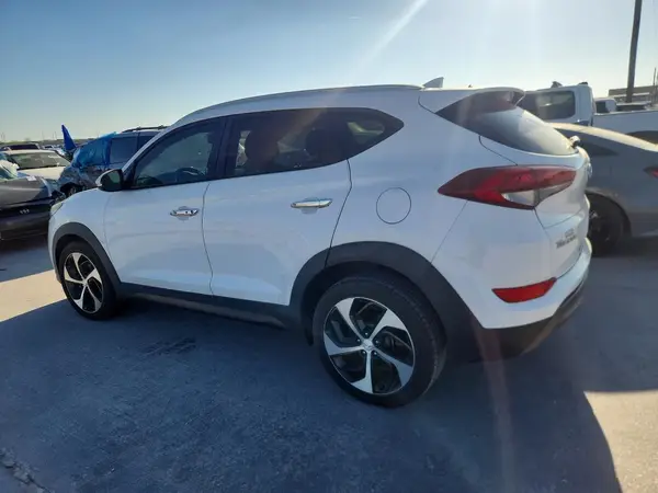 KM8J33A2XGU129245 2016 HYUNDAI TUCSON - Image 2