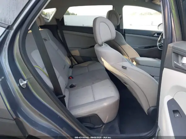 KM8J33A2XGU142271 2016 HYUNDAI TUCSON - Image 8