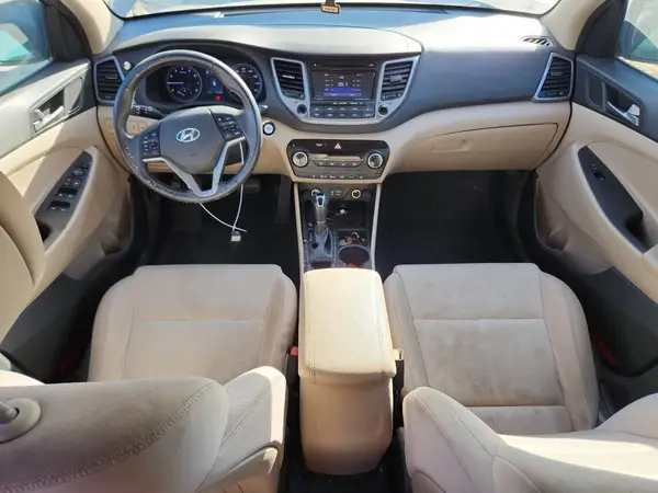 KM8J33A2XGU241561 2016 HYUNDAI TUCSON - Image 8