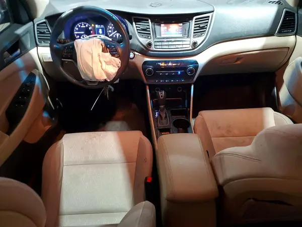 KM8J33A2XGU251295 2016 HYUNDAI TUCSON - Image 8
