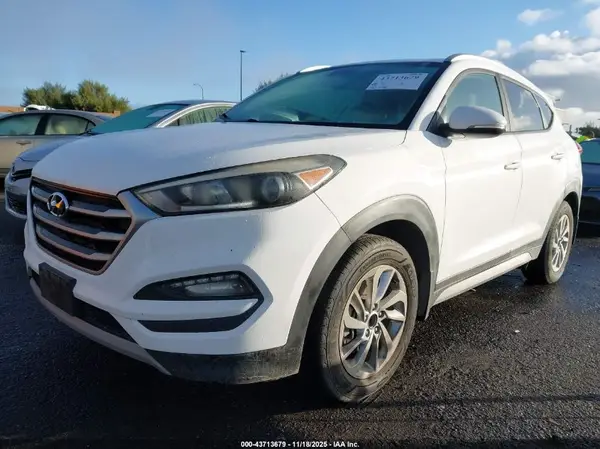 KM8J33A2XHU273508 2017 HYUNDAI TUCSON - Image 2