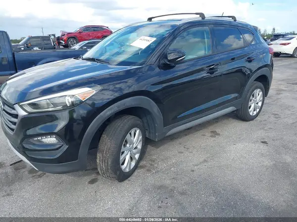 KM8J33A2XHU285416 2017 HYUNDAI TUCSON - Image 2