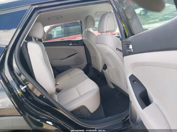 KM8J33A2XHU285416 2017 HYUNDAI TUCSON - Image 8