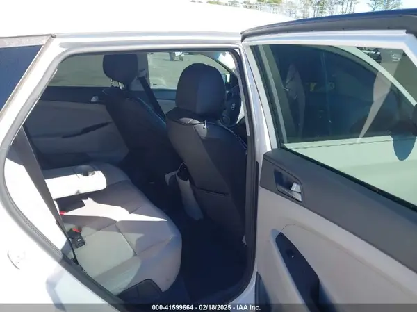 KM8J33A2XHU290700 2017 HYUNDAI TUCSON - Image 8