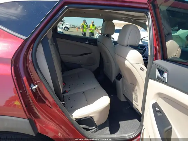 KM8J33A2XHU335277 2017 HYUNDAI TUCSON - Image 8