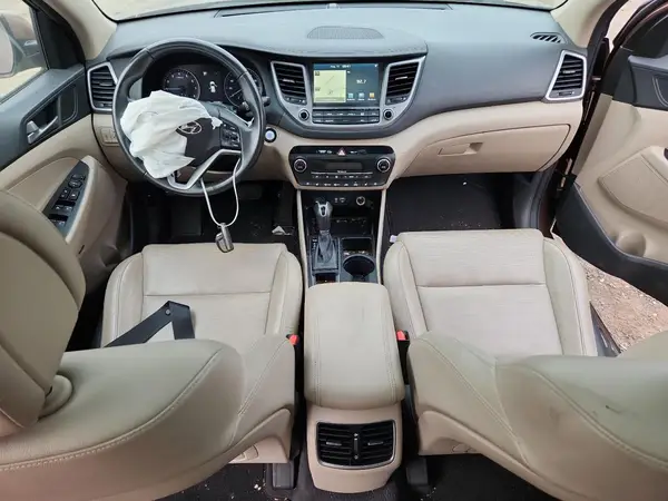 KM8J33A2XHU350880 2017 HYUNDAI TUCSON - Image 8