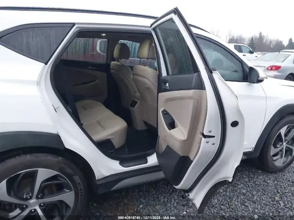 KM8J33A2XHU355657 2017 HYUNDAI TUCSON - Image 8
