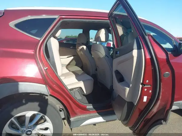 KM8J33A2XHU361555 2017 HYUNDAI TUCSON - Image 8