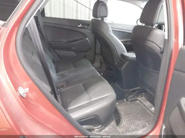 KM8J33A2XHU373821 2017 HYUNDAI TUCSON - Image 8