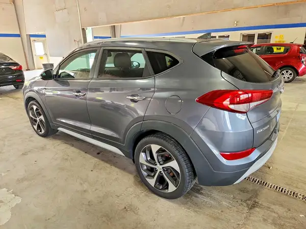 KM8J33A2XHU389033 2017 HYUNDAI TUCSON - Image 2