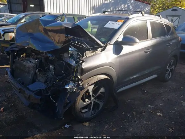 KM8J33A2XHU392823 2017 HYUNDAI TUCSON - Image 2