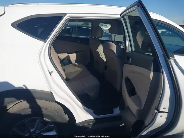 KM8J33A2XHU415727 2017 HYUNDAI TUCSON - Image 8