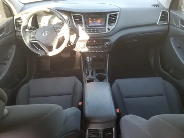KM8J33A2XHU460425 2017 HYUNDAI TUCSON - Image 8